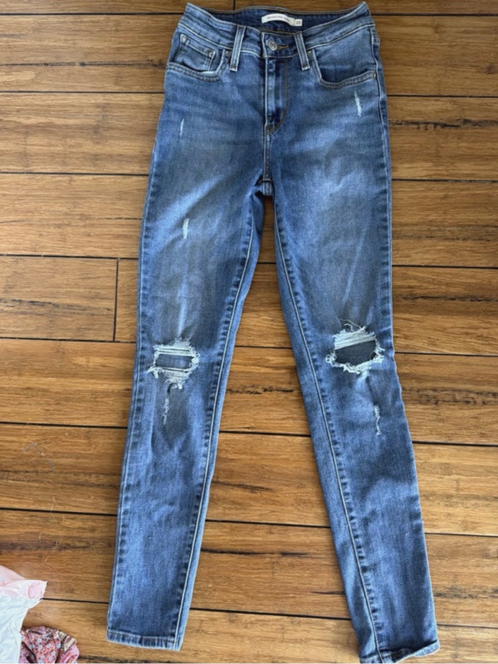 Levi's Women's Ripped Skinny Jeans in Blue Wash